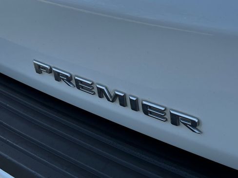 Used 2023 Chevrolet Suburban Premier RWD image 9