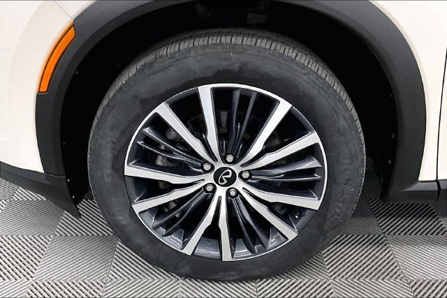Used 2024 INFINITI QX60 Sensory AWD/4WD image 10