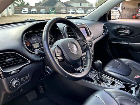 Used 2021 Jeep Cherokee Latitude Plus image 14