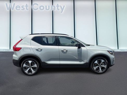 Certified 2026 Volvo XC40 B5 Plus AWD/4WD image 2