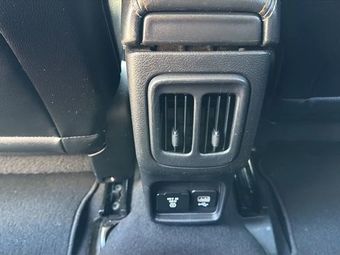 Used 2017 Jeep Compass Latitude w/ Popular Equipment Group AWD/4WD image 29