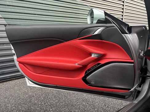 Used 2022 Ferrari Roma RWD image 7