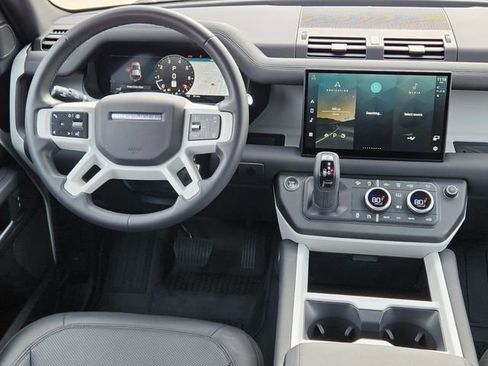 Used 2025 Land Rover Defender 110 S image 28