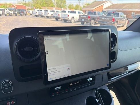 Used 2019 Mercedes-Benz Sprinter 2500 image 10