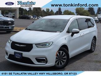 Used 2023 Chrysler Pacifica Touring-L FWD video 1