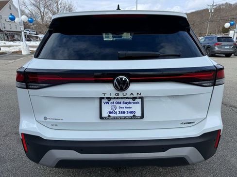 Used 2025 Volkswagen Tiguan SE image 6
