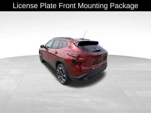 Used 2024 Chevrolet Trax RS w/ Sunroof Package FWD image 5