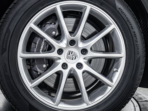 Used 2024 Porsche Cayenne image 22