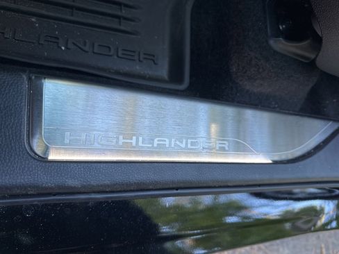 Used 2025 Toyota Highlander Platinum image 22