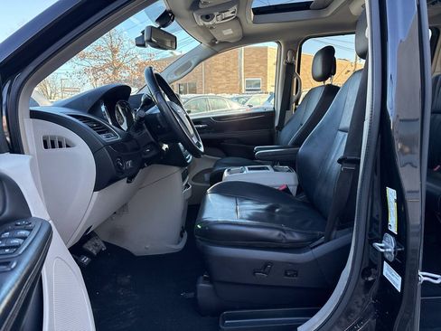 Used 2013 Chrysler Town & Country Touring-L w/ Entertainment Group #2 FWD image 25