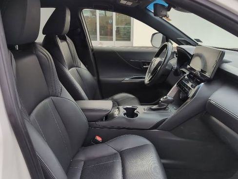 Used 2021 Toyota Venza Limited image 27