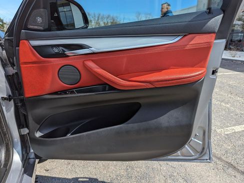 Used 2018 BMW X6 xDrive50i w/ M Sport Package AWD/4WD image 31