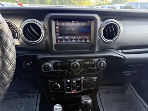 Used 2020 Jeep Wrangler Unlimited Sahara AWD/4WD image 24