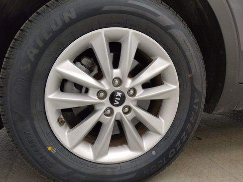 Used 2019 Kia Sorento FWD image 31