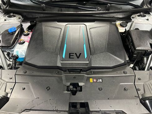 Used 2024 Hyundai Ioniq 5 Limited image 25