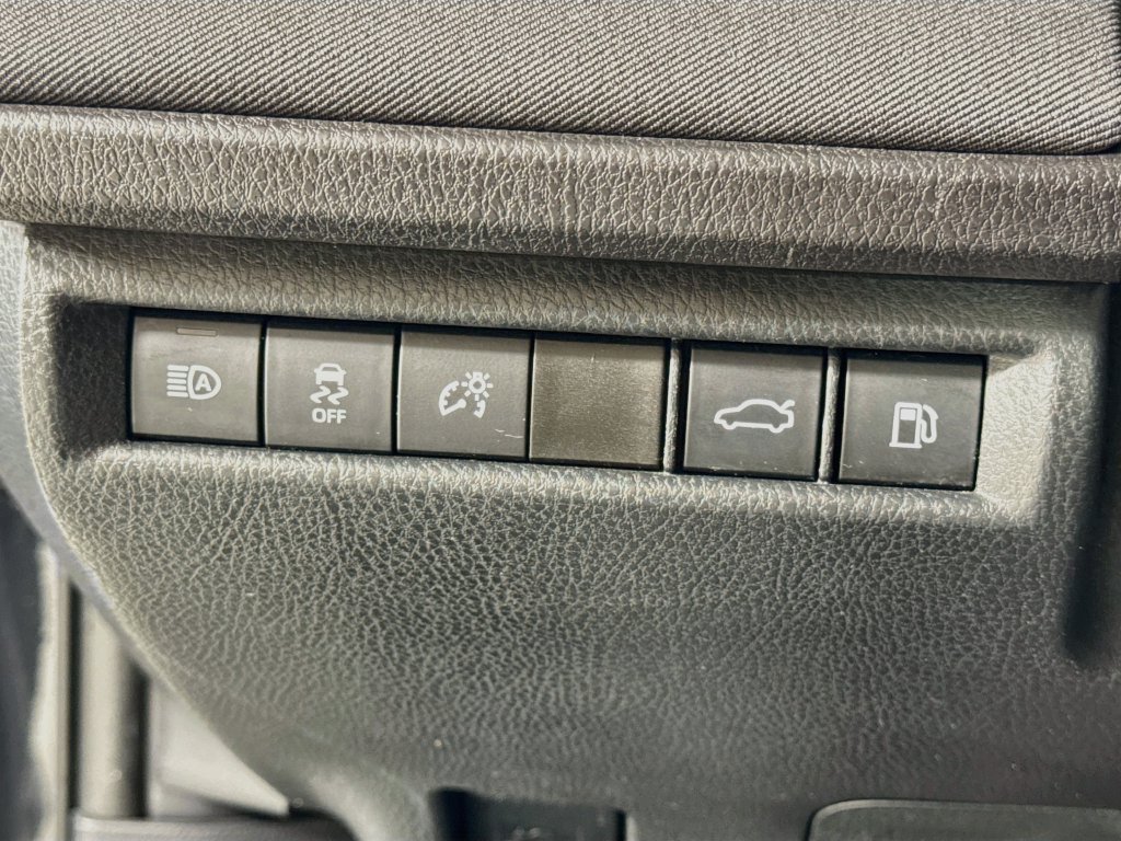 Used 2025 Toyota Camry LE w/ Convenience Package FWD image 18