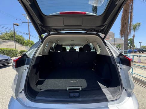 Used 2025 Nissan Rogue SV AWD/4WD image 32