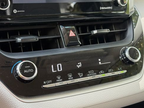 Used 2022 Toyota Corolla LE FWD image 19