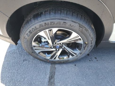 Used 2025 Subaru Crosstrek 2.0i Premium image 17