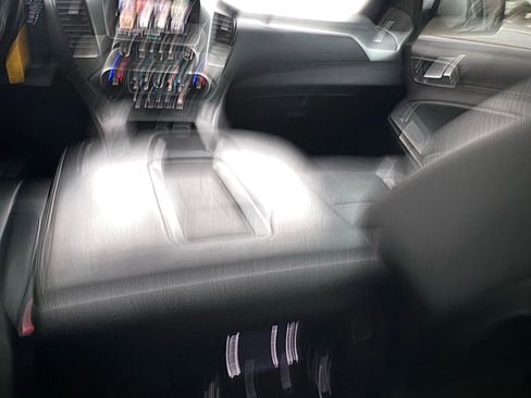 Used 2015 Chevrolet Suburban LT image 25