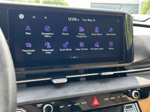 Used 2024 Kia Carnival EX FWD image 28