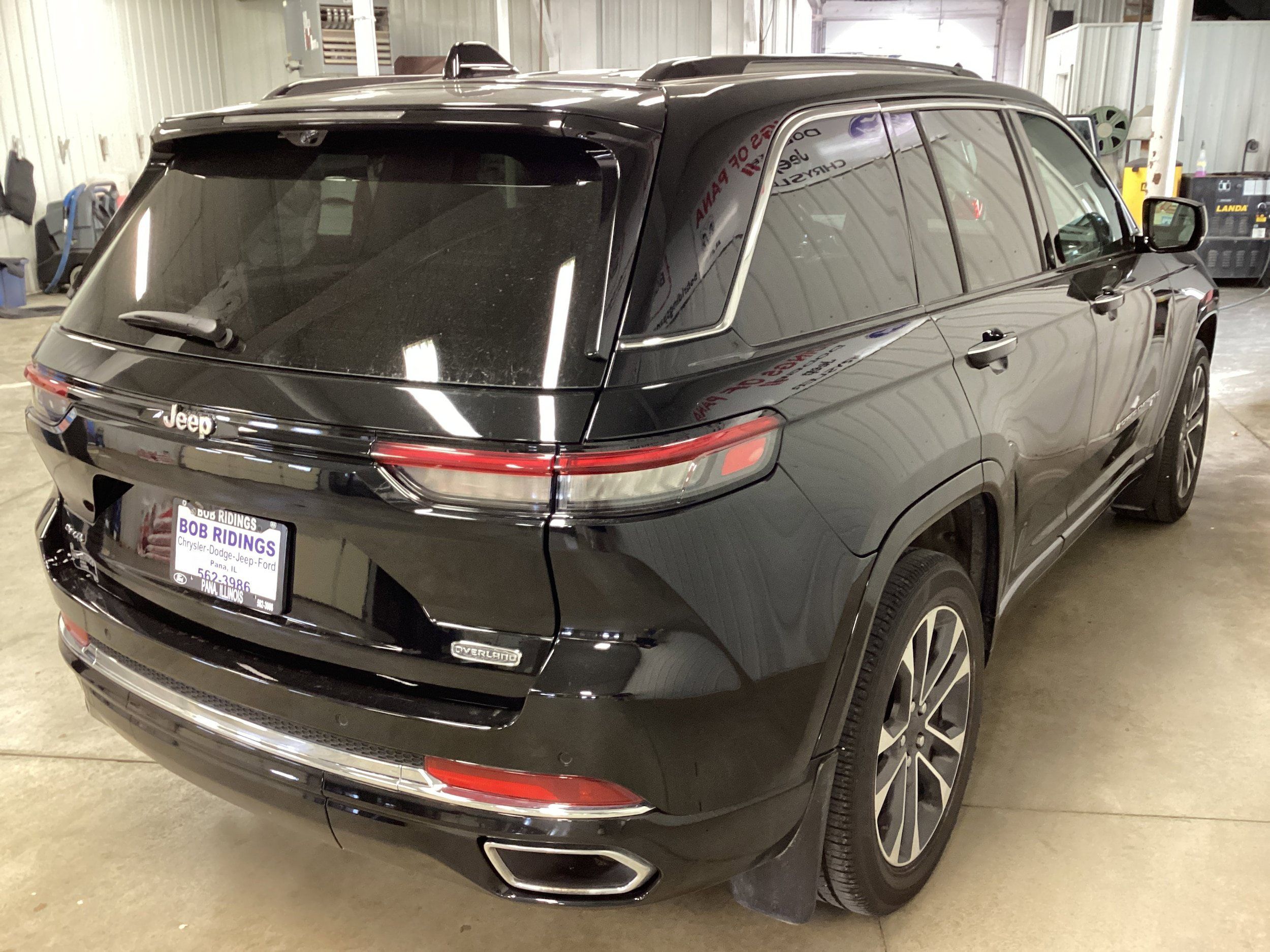 Used 2023 Jeep Grand Cherokee Overland w/ Adv Protech Group III AWD/4WD image 6