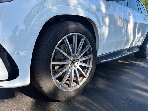Used 2024 Mercedes-Benz GLS 580 4MATIC image 17