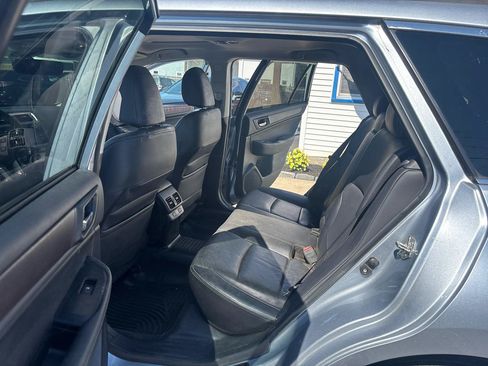 Used 2017 Subaru Outback 2.5i Limited AWD/4WD image 12