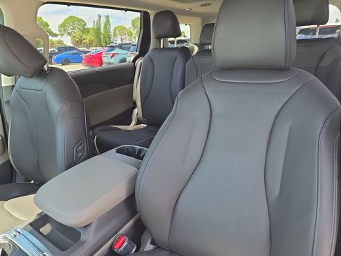 New 2026 Kia Carnival SX FWD image 22