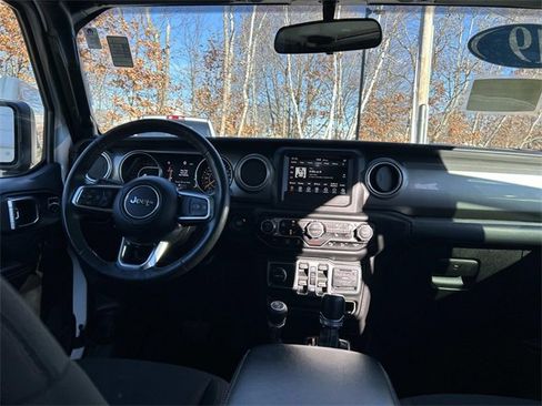 Used 2018 Jeep Wrangler Unlimited Sahara image 17