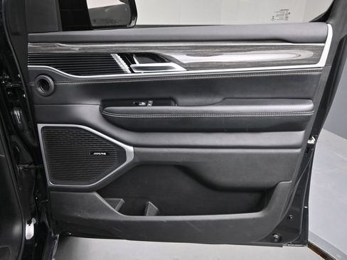 Used 2022 Jeep Wagoneer Series III w/ Flexible Seating Group AWD/4WD image 26
