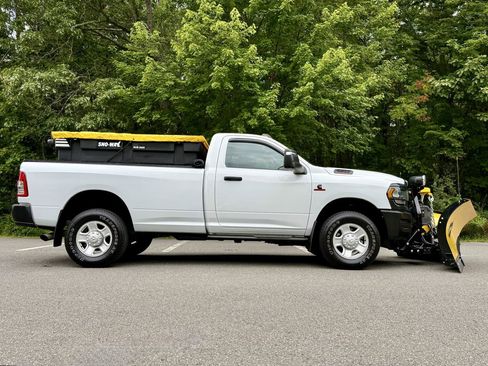Used 2024 RAM 3500 Tradesman w/ Snow Chief Group AWD/4WD image 4