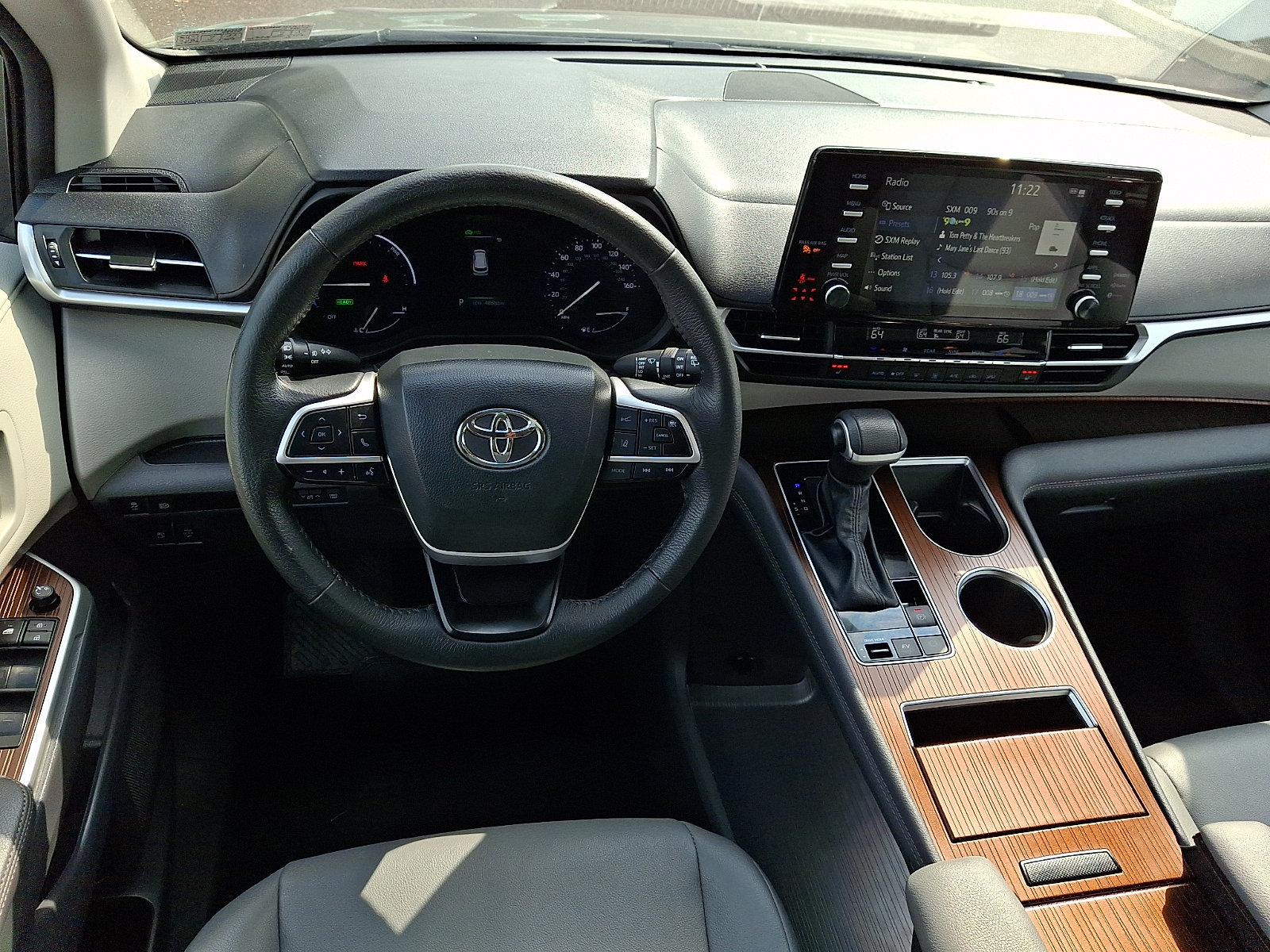 Used 2024 Toyota Sienna XLE FWD image 12