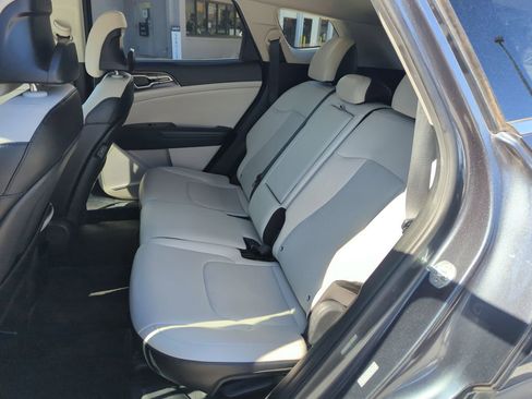 Used 2023 Kia Sportage EX image 28