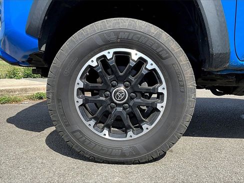 Used 2020 Toyota Tacoma SR5 image 8