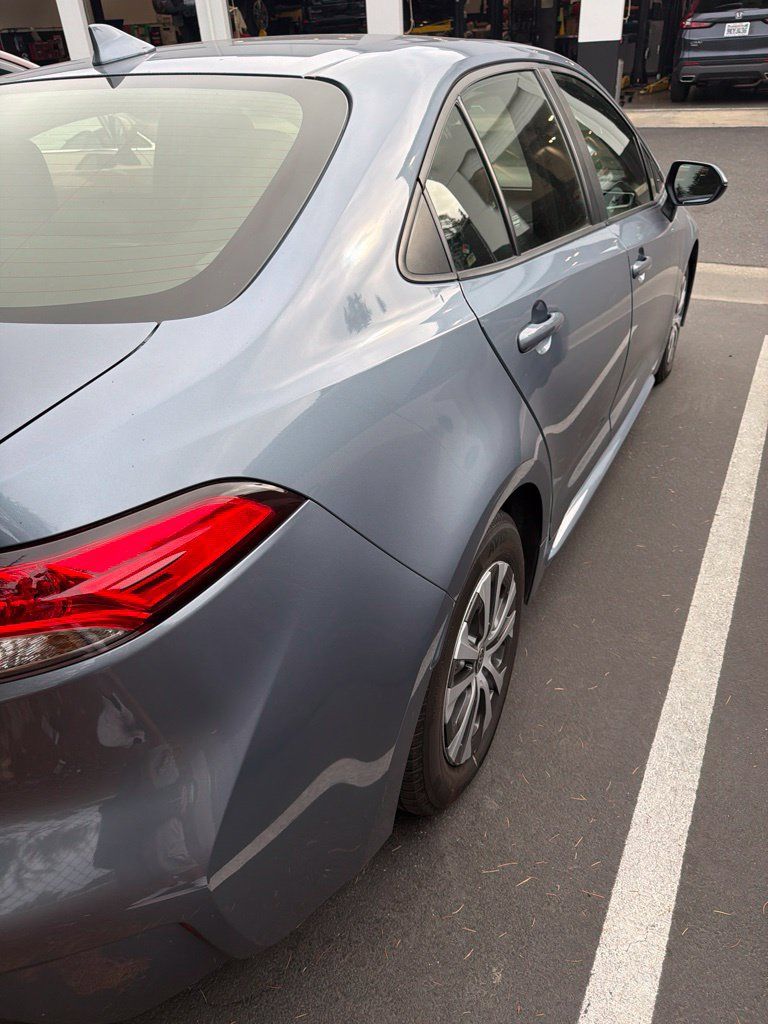Used 2022 Toyota Corolla LE FWD image 4
