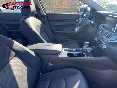 Used 2024 Nissan Altima 2.5 SV image 25