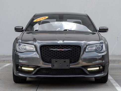 Used 2021 Chrysler 300 S w/ S Model Appearance Package RWD image 5