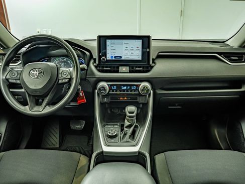 Used 2025 Toyota RAV4 LE AWD/4WD image 30