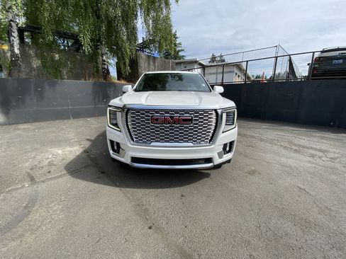 Used 2022 GMC Yukon XL Denali AWD/4WD image 9