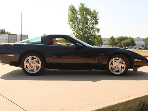 Used 1990 Chevrolet Corvette ZR-1 RWD image 18