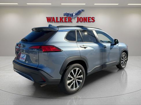 Used 2024 Toyota Corolla Cross XLE image 3