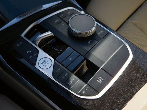 Used 2023 BMW 330i Sedan w/ Convenience Package image 15