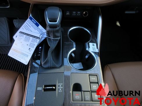 New 2026 Toyota Highlander Platinum image 18