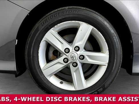 Used 2014 Toyota Camry SE image 28