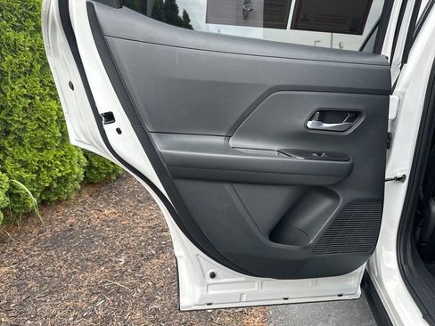 Used 2025 Nissan Kicks SV AWD/4WD image 8
