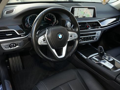 Used 2018 BMW 740i image 2