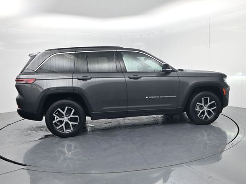 Used 2024 Jeep Grand Cherokee Limited w/ Trailer Tow Package AWD/4WD image 8