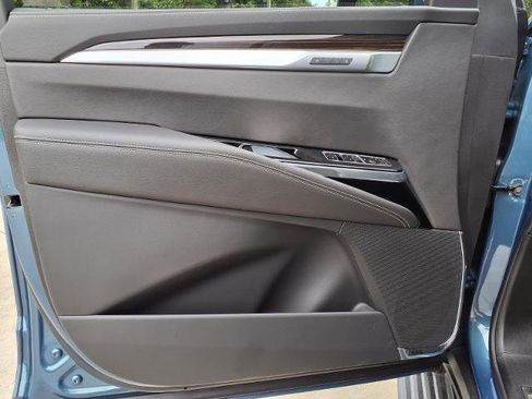 New 2026 Cadillac Escalade ESV Luxury w/ LPO, Floor Liner Package AWD/4WD image 15