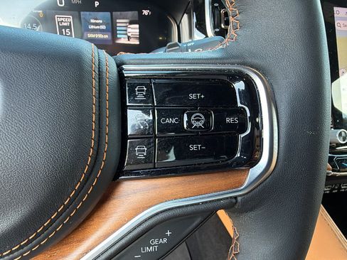Used 2025 Jeep Grand Wagoneer L Series III AWD/4WD image 31